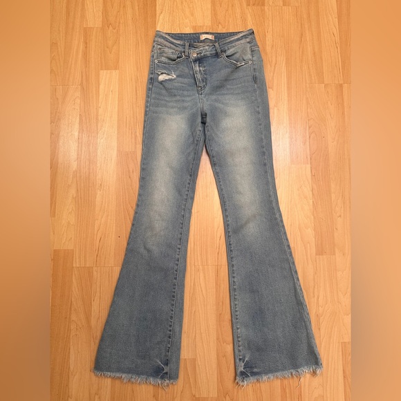 Altar'd State Denim - Altar'd State Flare Raw Hem Crossover Waist Size 27 💫